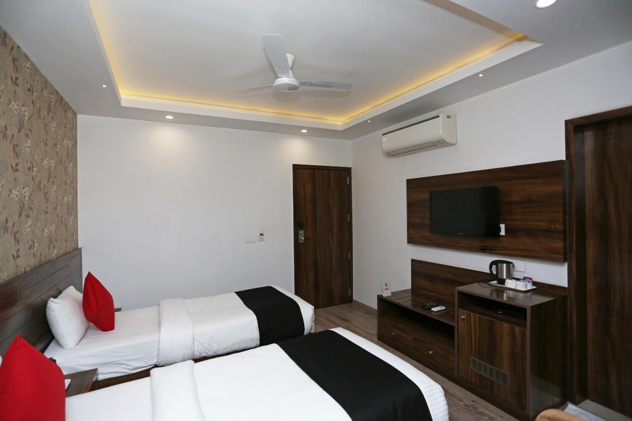 Hotel Yelchiko Варанаси Екстериор снимка