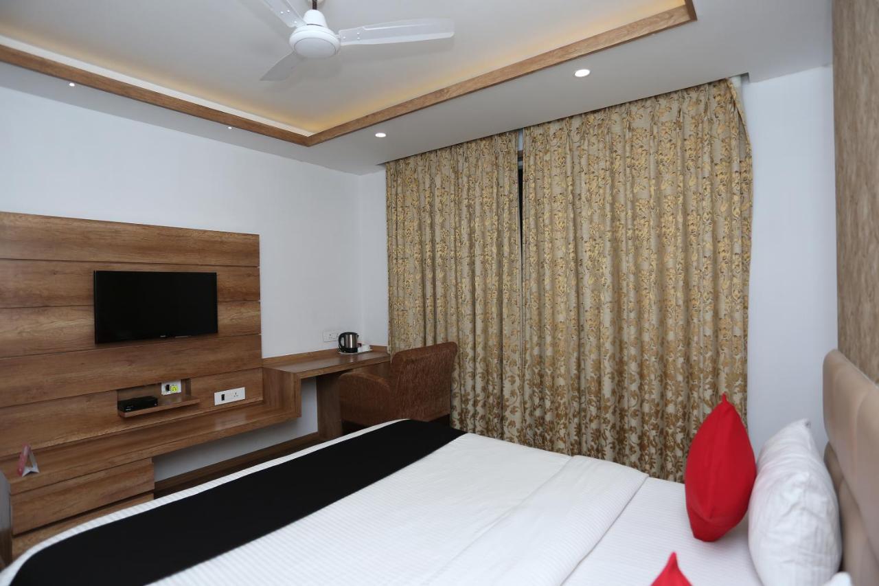 Hotel Yelchiko Варанаси Екстериор снимка