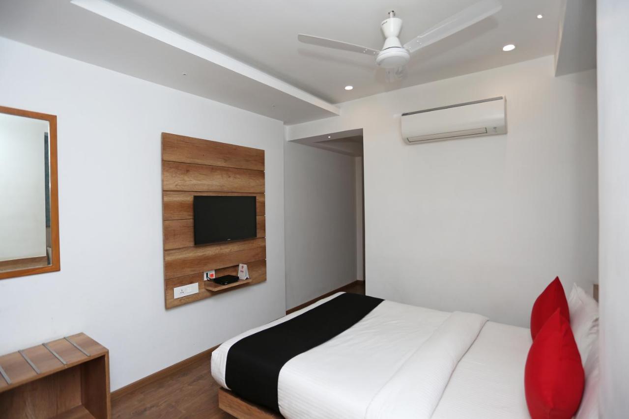 Hotel Yelchiko Варанаси Екстериор снимка