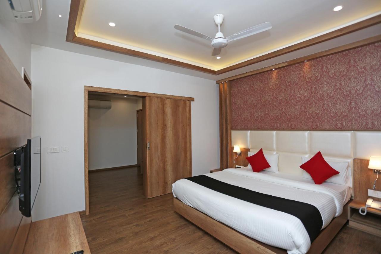 Hotel Yelchiko Варанаси Екстериор снимка