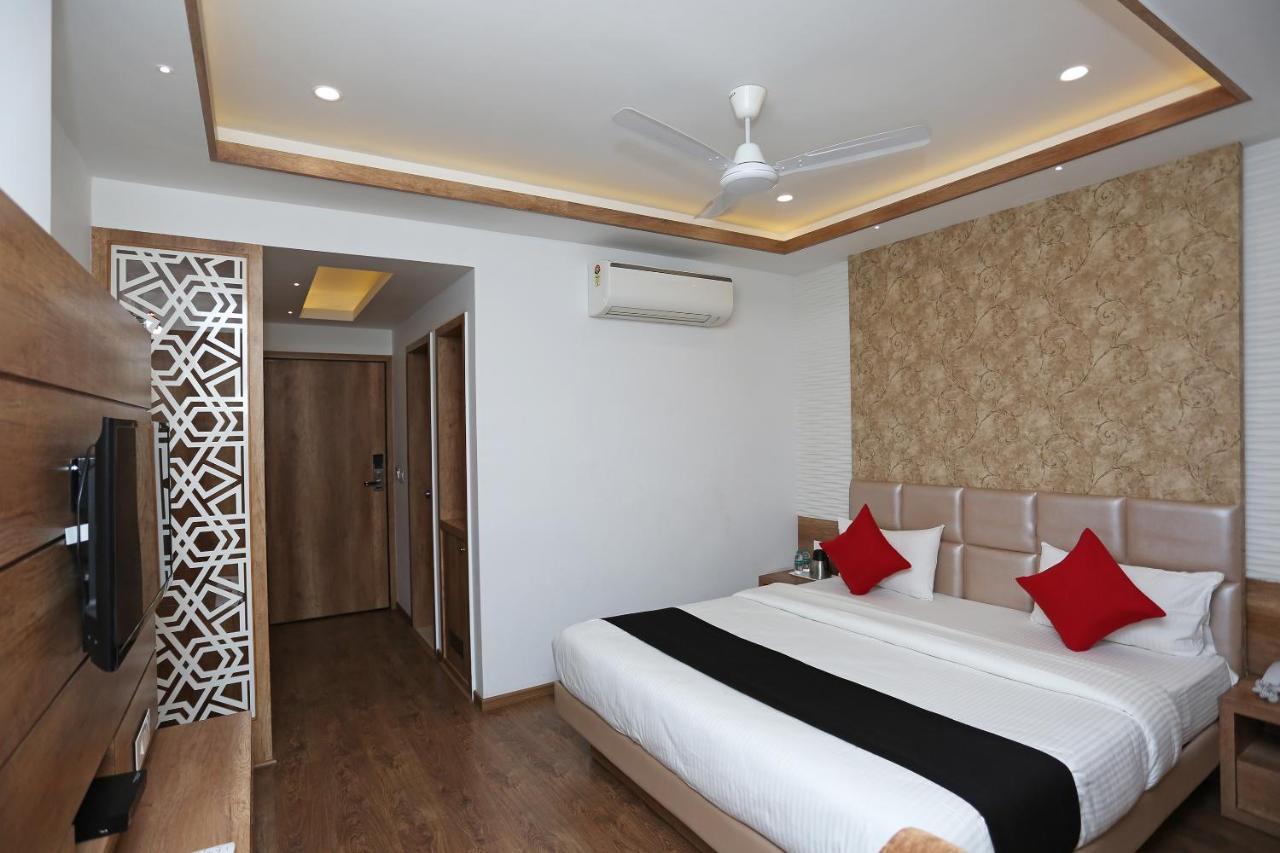 Hotel Yelchiko Варанаси Екстериор снимка