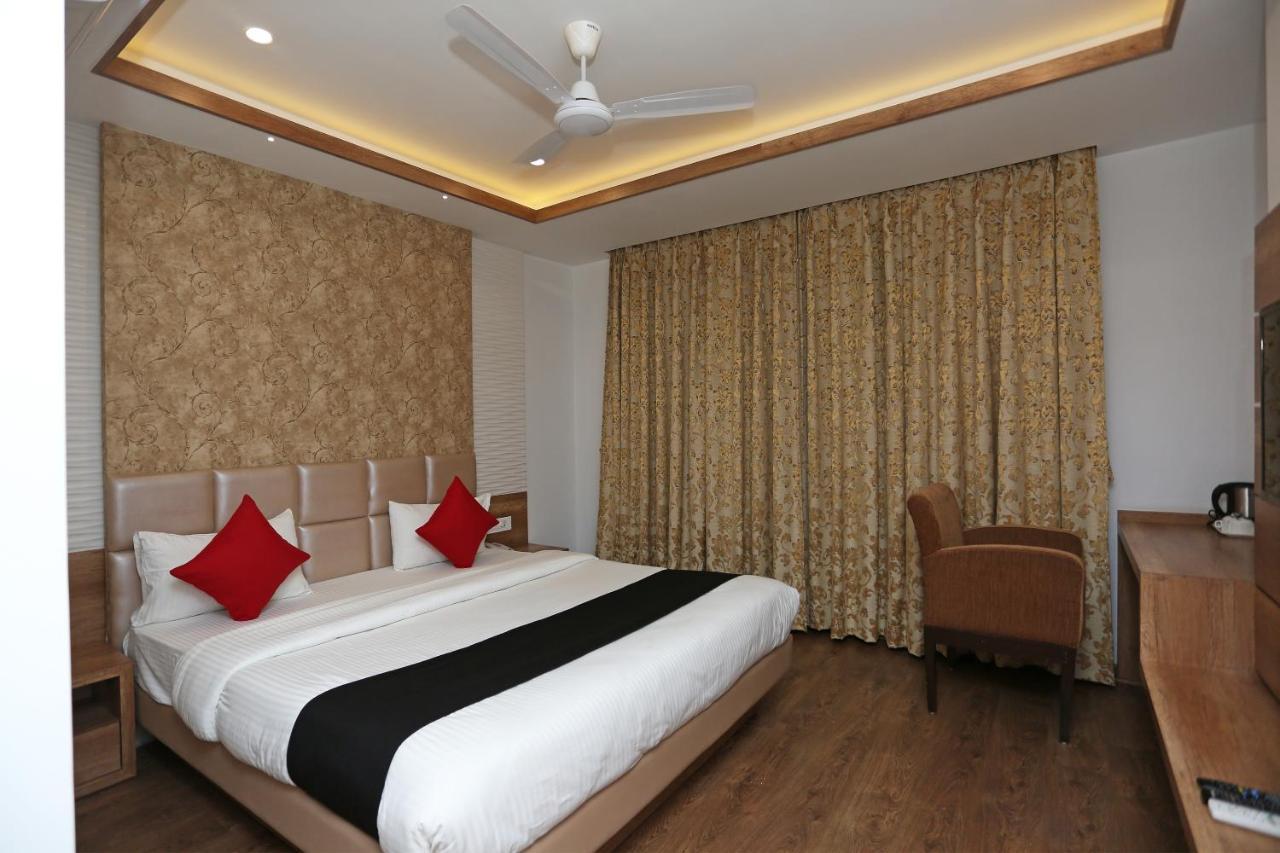 Hotel Yelchiko Варанаси Екстериор снимка