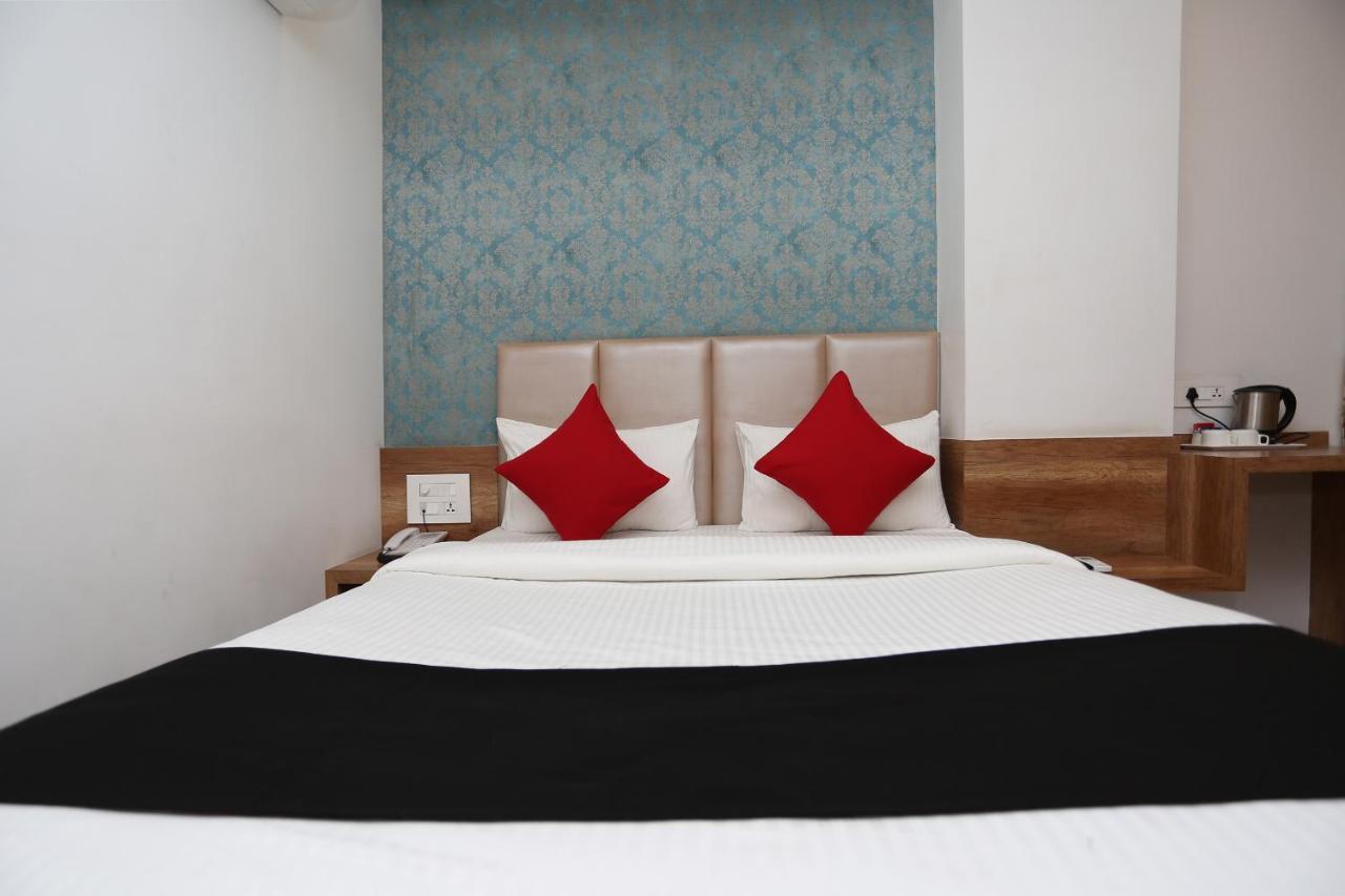 Hotel Yelchiko Варанаси Екстериор снимка