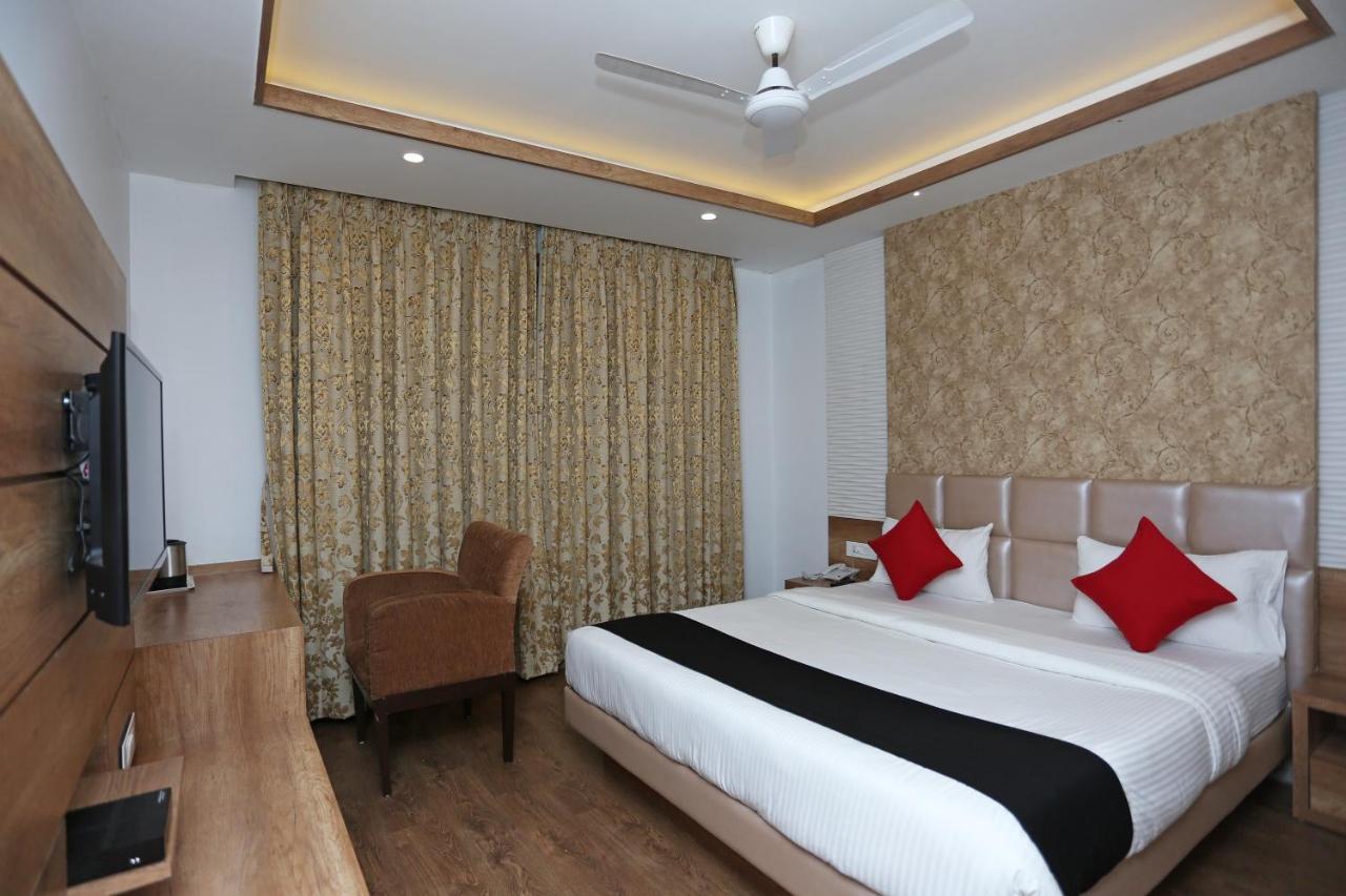 Hotel Yelchiko Варанаси Екстериор снимка